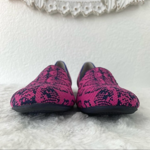 {Rothy’s} Retired Fuchsia/Navy Snake Print Knit Loafers, Size 6, Like New - Picture 4 of 11